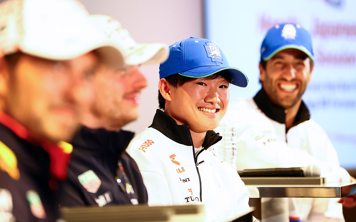ステージに立つ角田裕毅（ビザ・キャッシュアップRBフォーミュラ1）、2024年4月3日(火)に東京・六本木ヒルズで開催されたF1日本グランプリに向けた公式イベント「F1 Tokyo Festival」にて