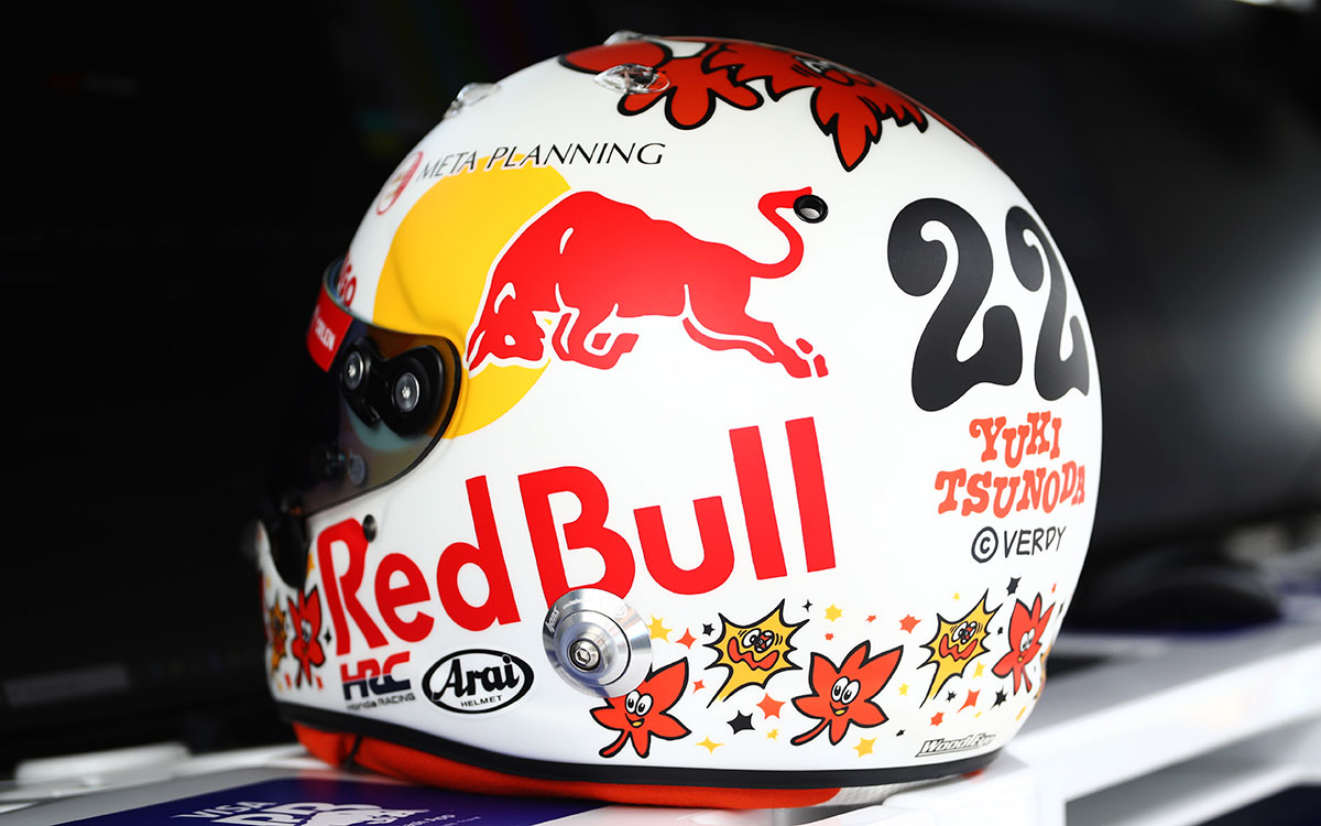 角田裕毅（RBフォーミュラ1）が2024年F1第4戦日本GPで使用するグラフィックアーティストVERDYとのコラボヘルメット (1)