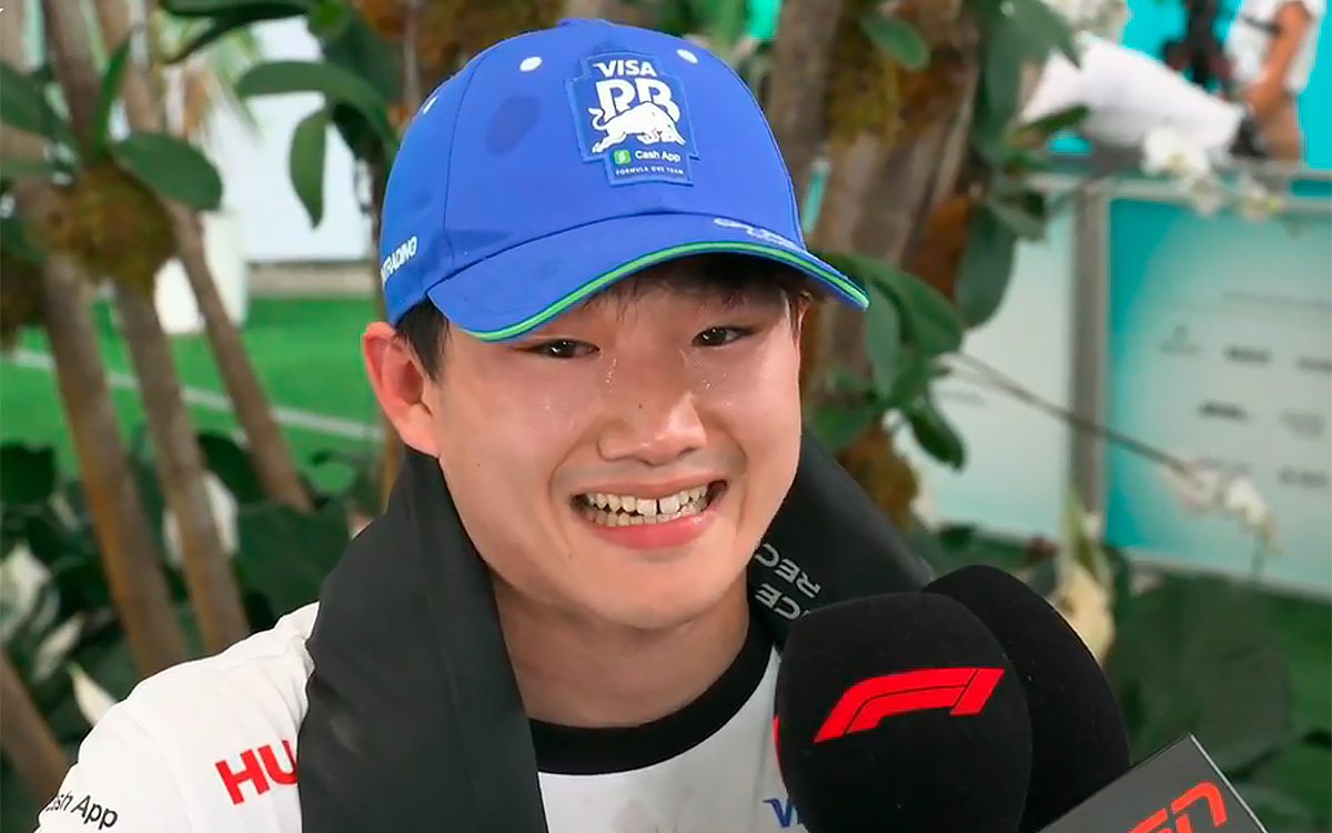 7位入賞を経て笑顔でインタビューに応じる角田裕毅（RBフォーミュラ1）、2024年5月5日F1マイアミGP