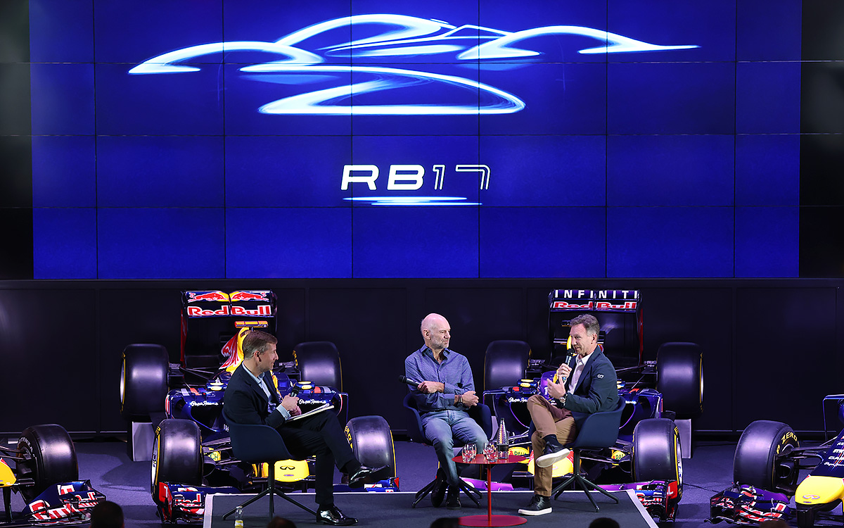 レッドブル・レーシングのクリスチャン・ホーナー代表とチーフテクニカルオフィサーのエイドリアン・ニューウェイ、2022年6月28日(火) レッドブル・レーシングのファクトリーで行われたハイパーカー「RB17」の発表イベントにて