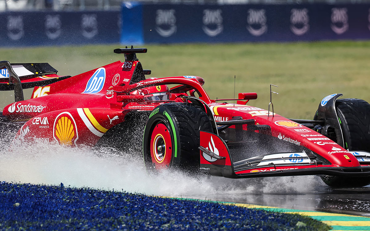 インターミディエイトタイヤを履いて水しぶきを上げながらジル・ビルヌーブ・サーキットを周回するシャルル・ルクレール（フェラーリ）、2024年6月7日F1カナダGP FP1