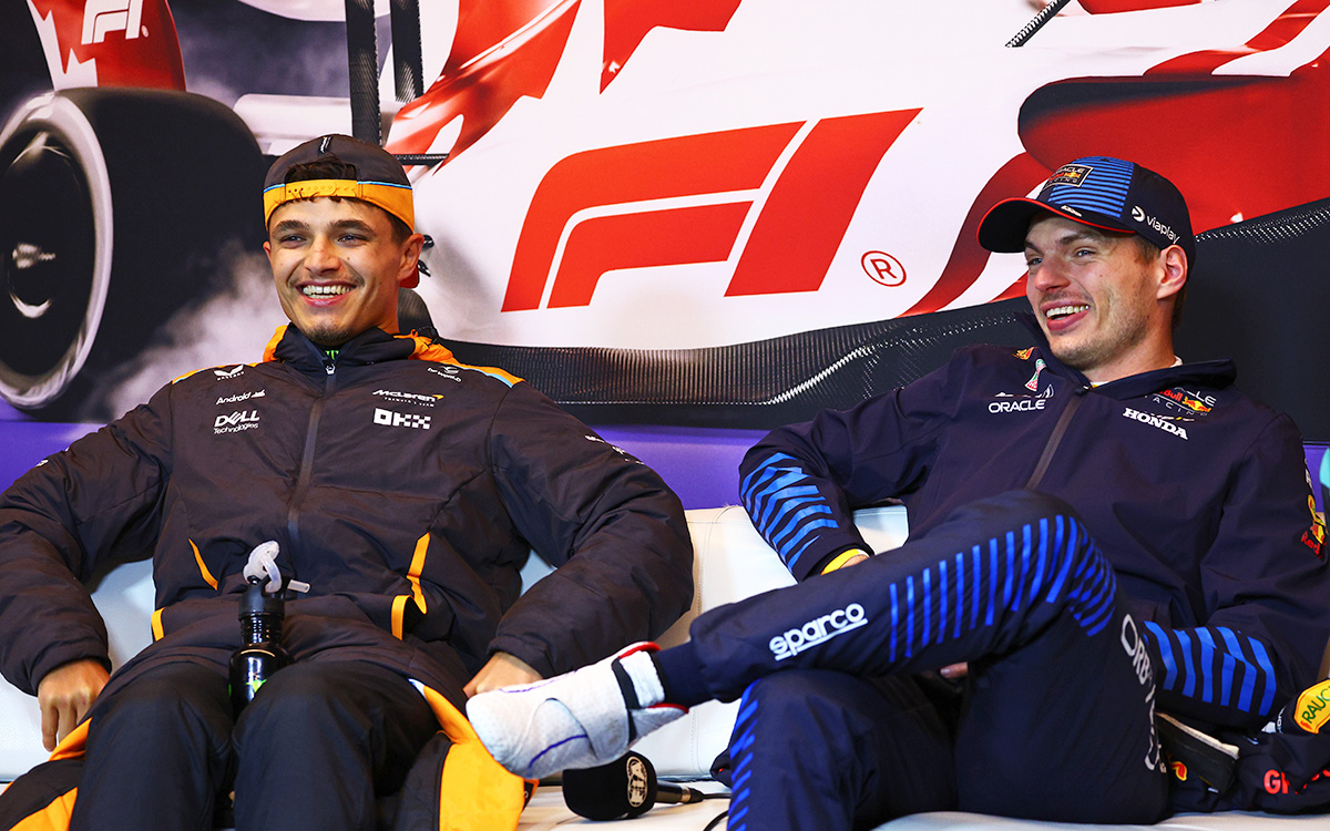 レース後のトップ3会見で談笑する2位のランド・ノリス（マクラーレン）と優勝したマックス・フェルスタッペン（レッドブル）、2024年6月9日F1カナダGP