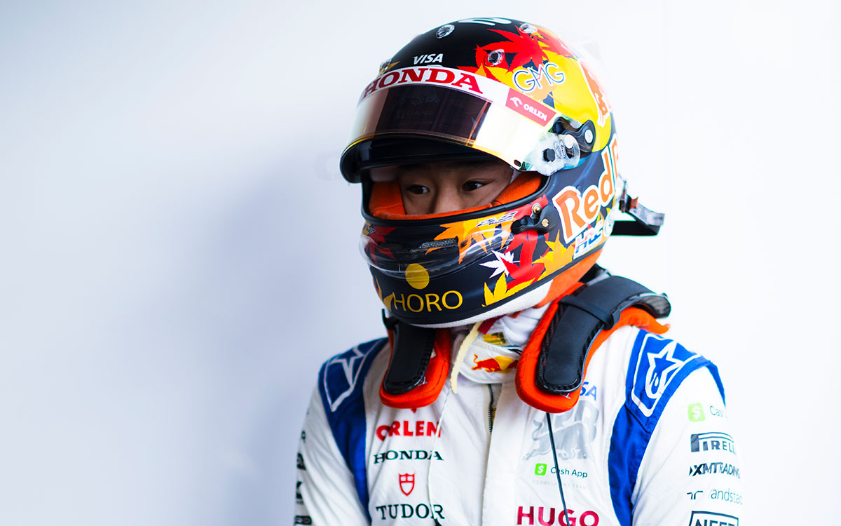 ガレージ内で走行の準備をする角田裕毅（RBフォーミュラ1）、2024年6月29日(土) F1オーストリアGP予選（レッドブル・リンク）