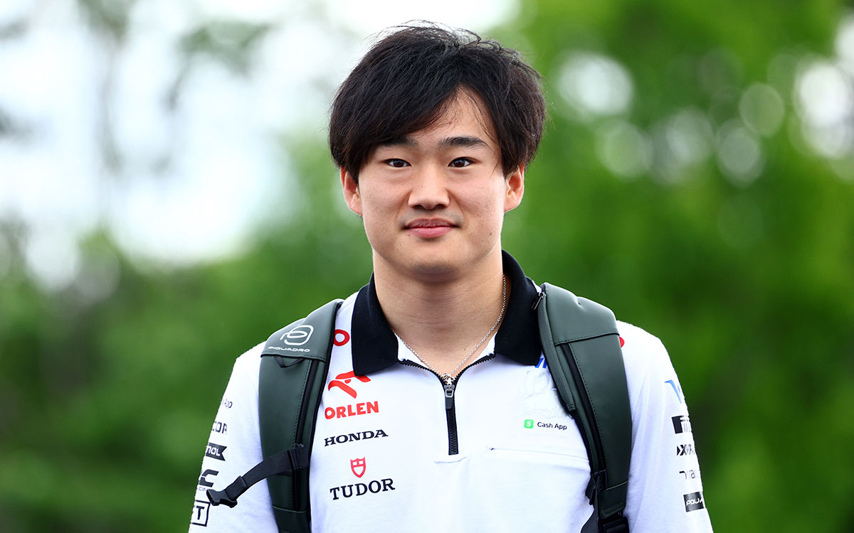 ジル・ビルヌーブ・サーキットのパドックを歩く角田裕毅（RBフォーミュラ1）、2024年6月8日F1カナダGP