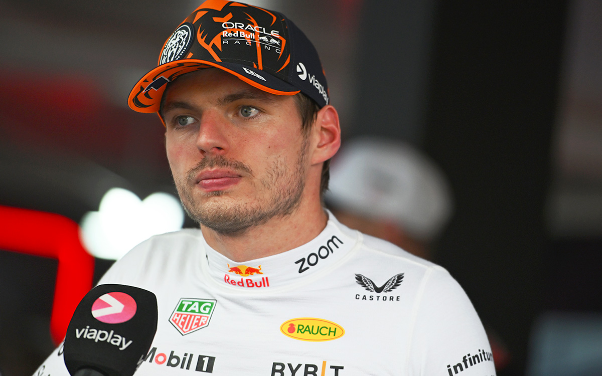 ランド・ノリス（マクラーレン）との接触を経て5位に終わったレース後に報道陣の質問に答えるマックス・フェルスタッペン（レッドブル）、2024年6月30日F1オーストリアGP