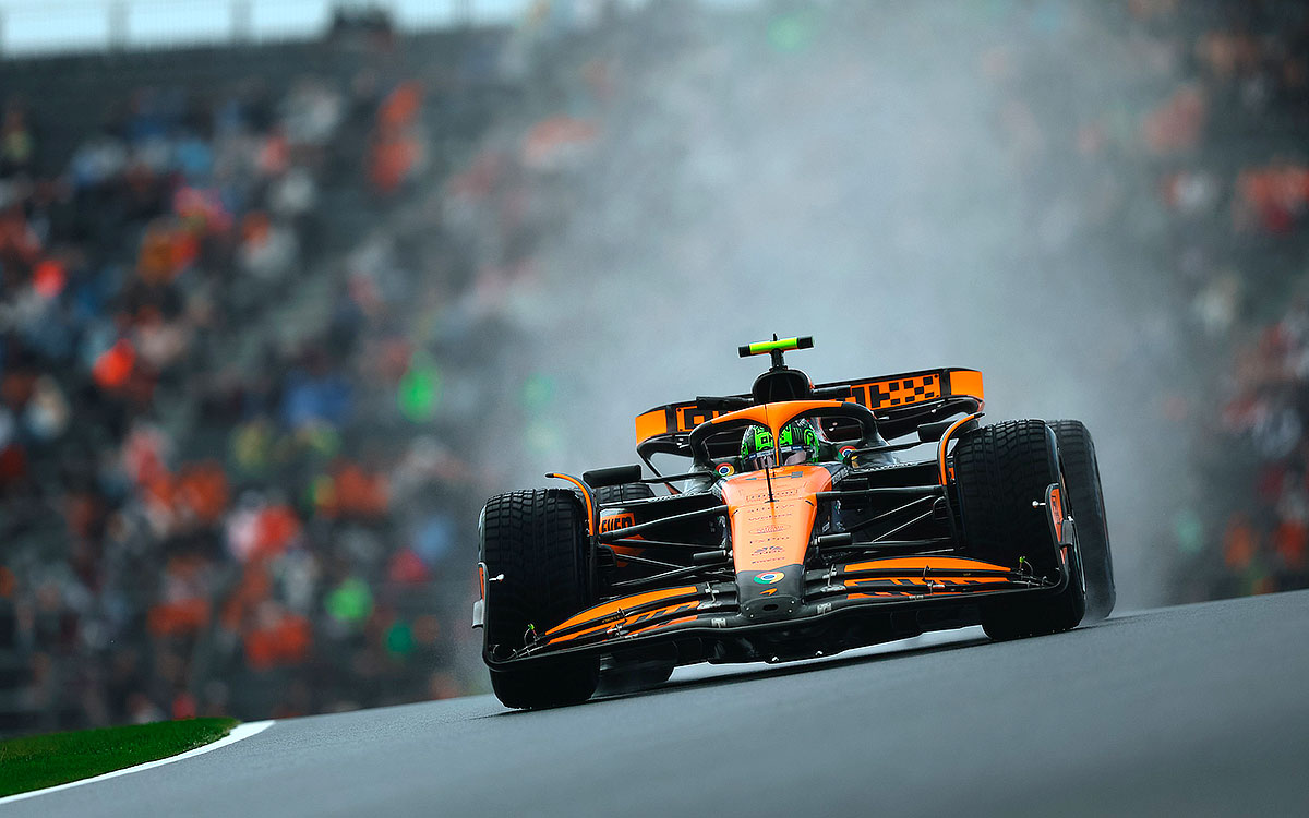 雨のザントフォールト・サーキットを周回するランド・ノリス（マクラーレン）、2024年8月23日F1オランダGP FP1