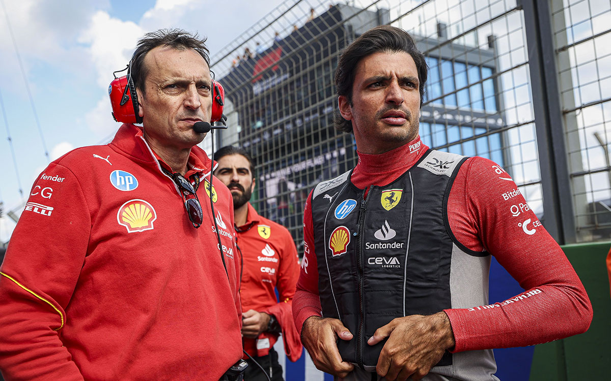 レースエンジニアを務めるリカルド・アダーミとカルロス・サインツ（フェラーリ）、2024年F1オランダGP（ザントフォールト・サーキット）