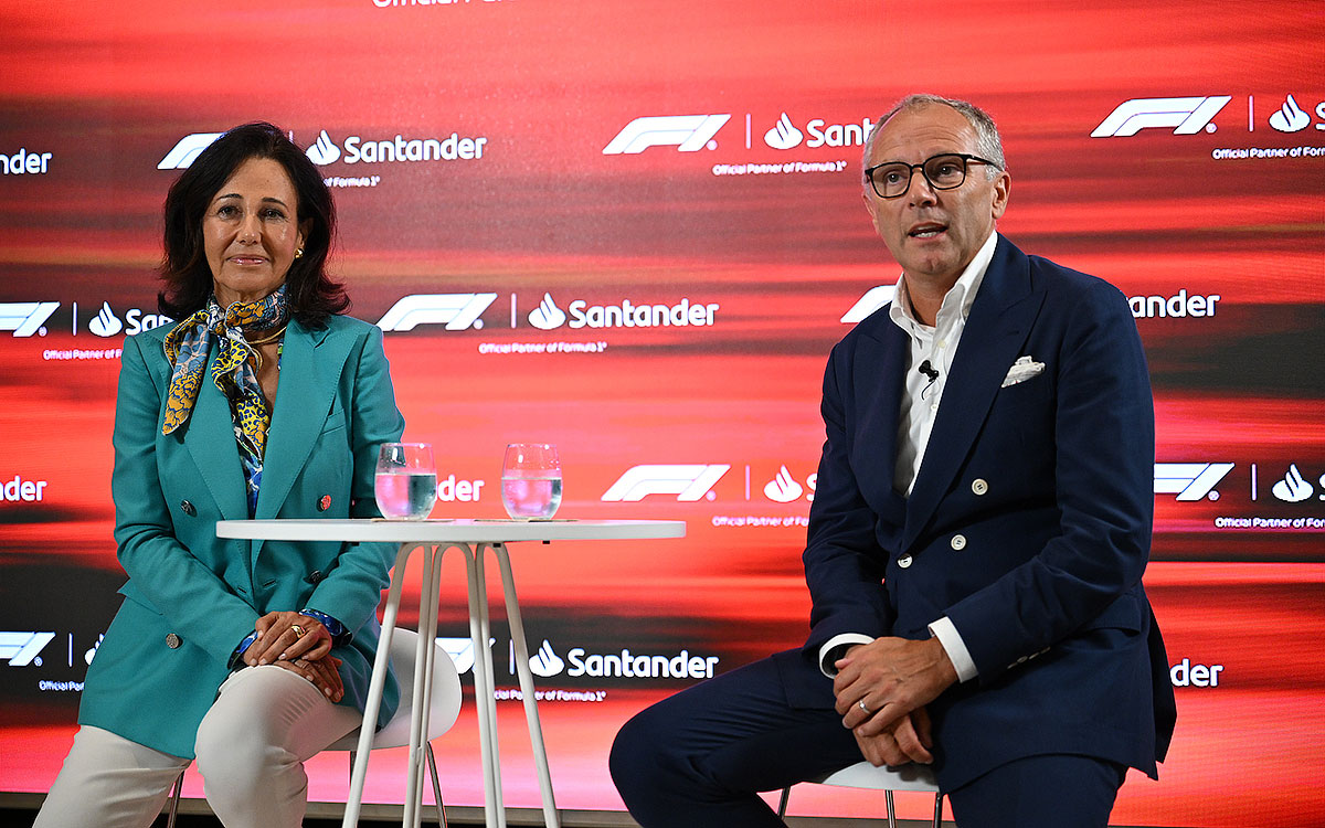 F1のステファノ・ドメニカリCEOとサンタンデール銀行のアナ・ボティン会長、2024年9月4日F1公式リテールバンキングパートナー契約発表会見にて (1)