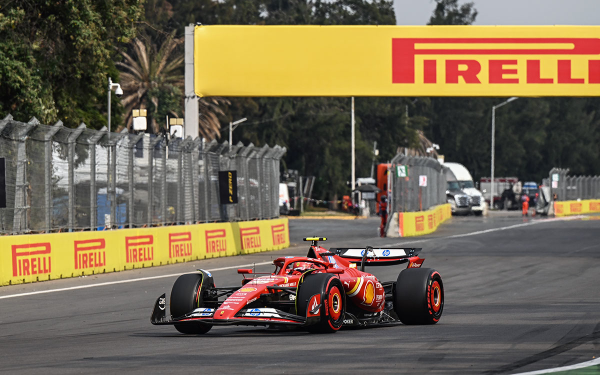 エルマノス・ロドリゲス・サーキットを周回するカルロス・サインツ（フェラーリ）、2024年10月26日F1メキシコGP FP3