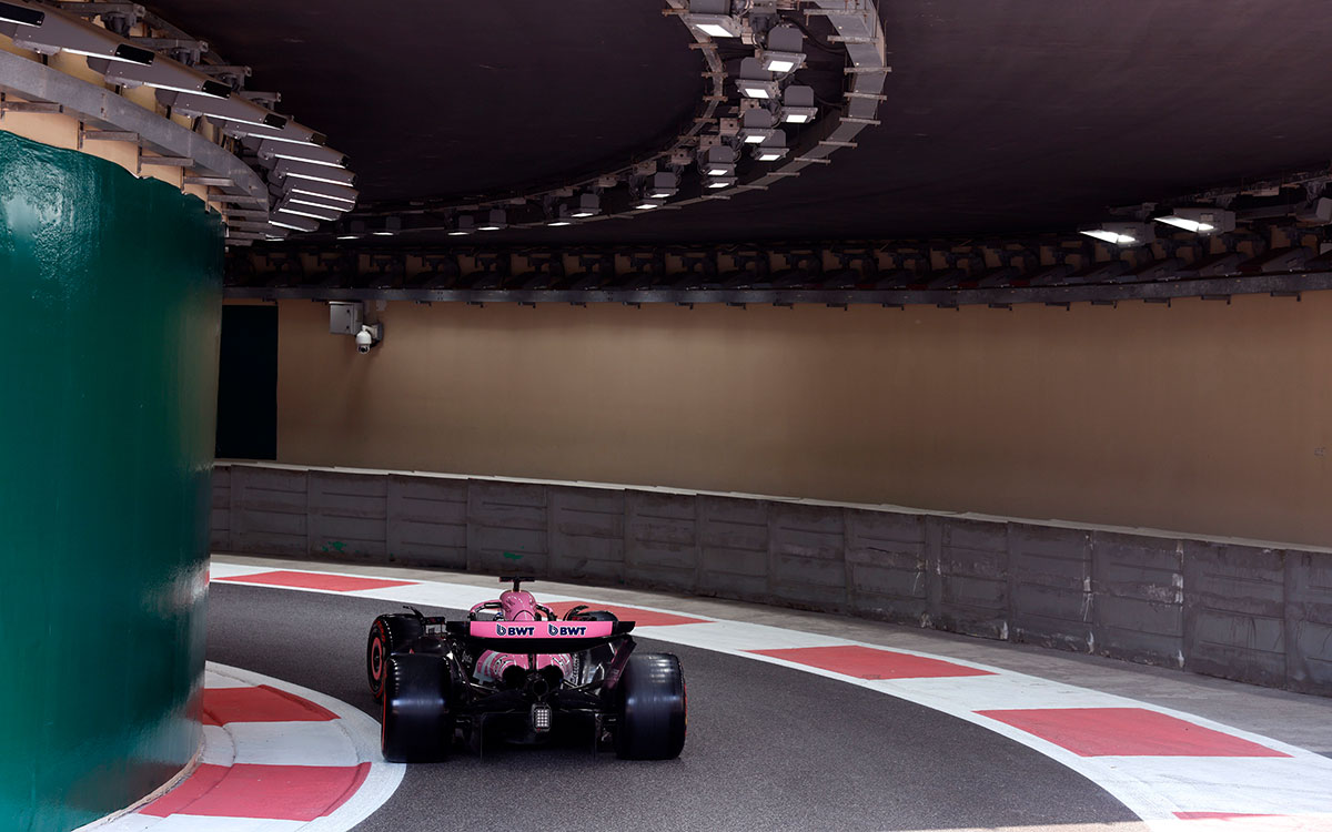 ピットからコースに向かうジャック・ドゥーハン（アルピーヌ）、2024年12月6日 F1アブダビGP FP1（ヤス・マリーナ・サーキット）