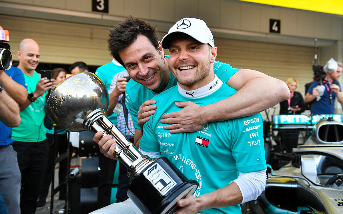 メルセデスのトト・ウォルフ代表とバルテリ・ボッタス、2019年F1日本GP