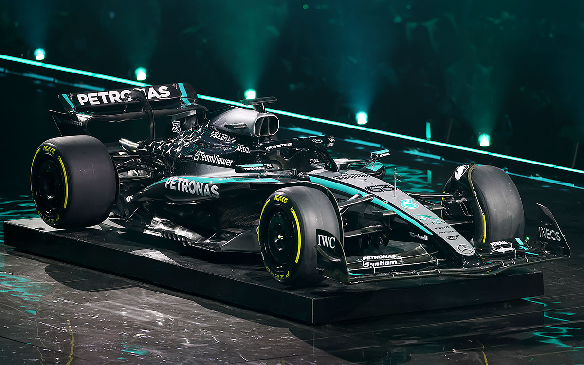 メルセデスが2025年のF1に投入する新車「W16」のカラーリング、2025年2月18日ロンドンのO2アリーナで行われた「F1 75 Live」にて