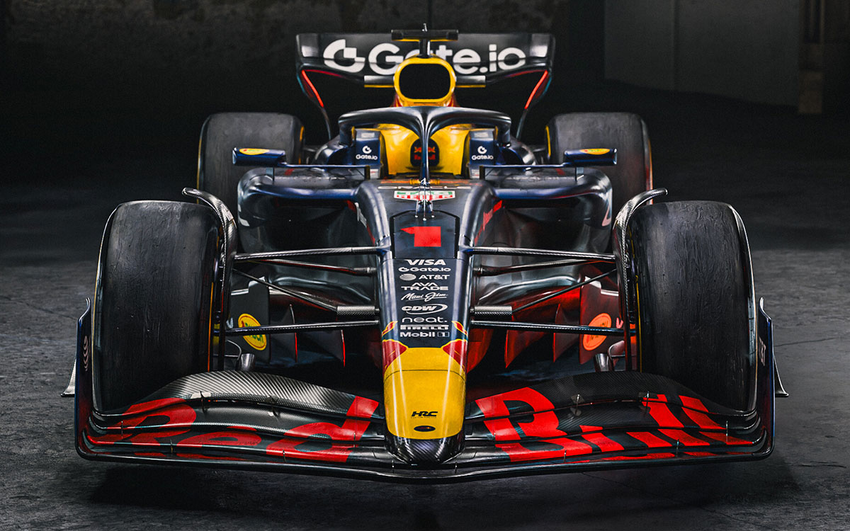 レッドブル・レーシングが2025年のF1に投入する新車「RB21」のカラーリング (1)