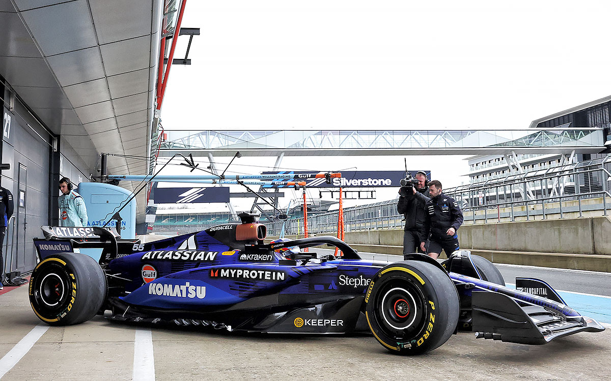 シルバーストン・サーキットで2025年の新車「FW47」のシェイクダウンを行うカルロス・サインツ、2025年2月14日 (19)