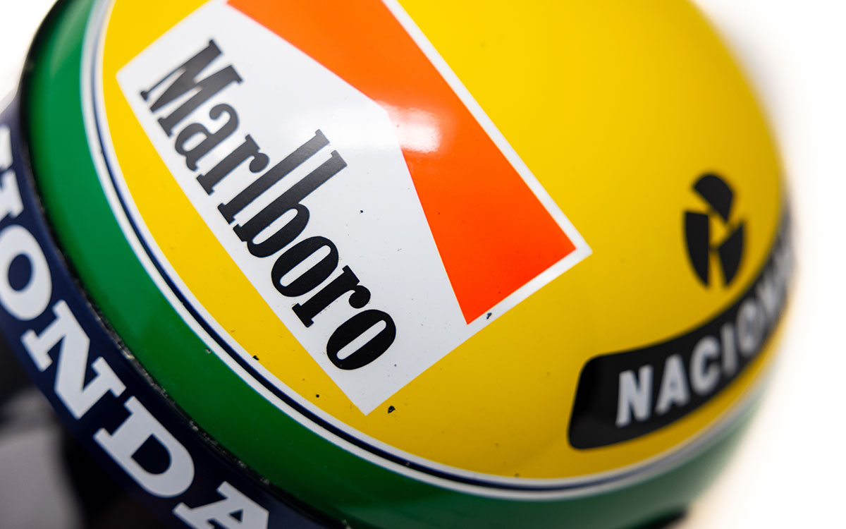 アイルトン・セナ（マクラーレン・ホンダ）が1992年のF1ベルギーGPで着用していたレーシングヘルメット (1)