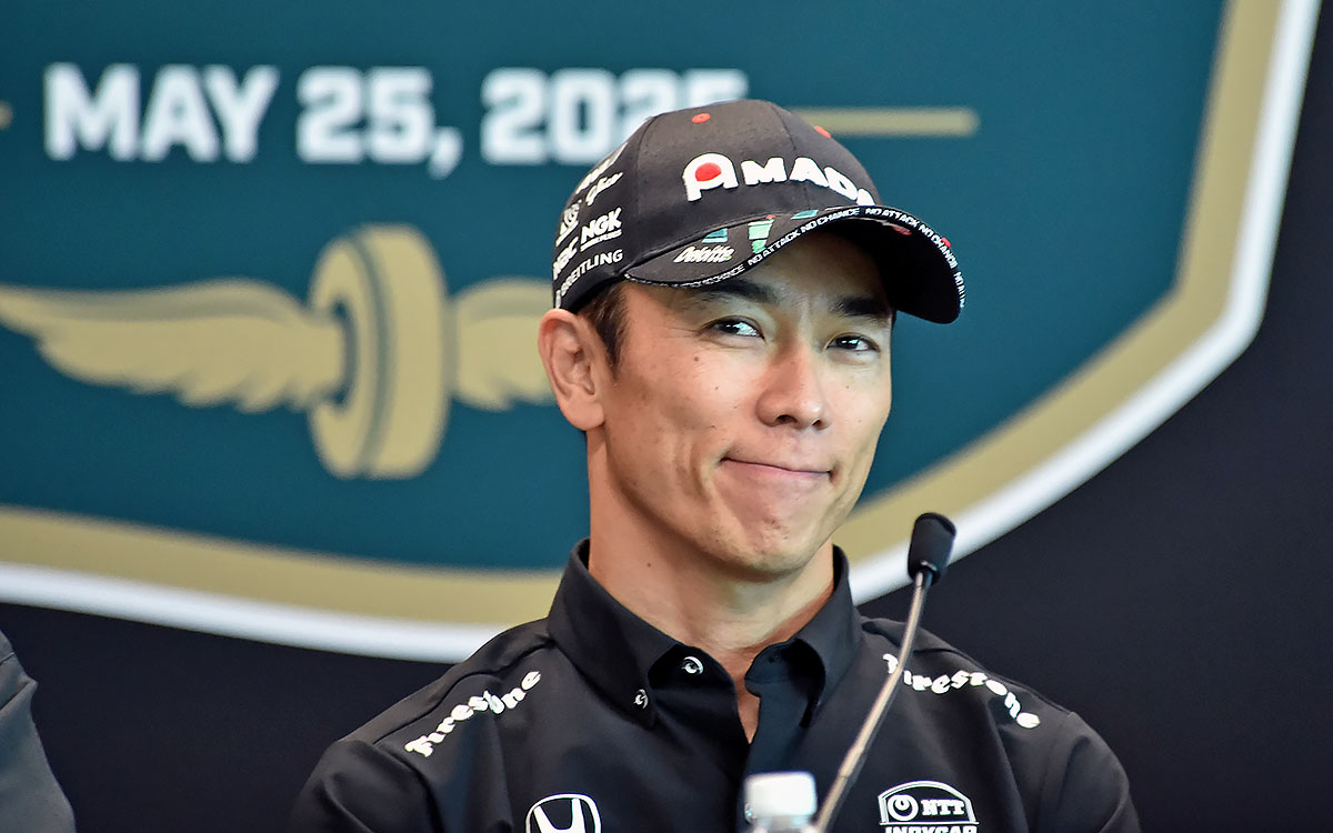 記者会見に出席する佐藤琢磨(レイホール・レターマン・ラニガン・レーシング)、2025年5月16日第109回インディ500プラクティス4日目「ファストフライデー」