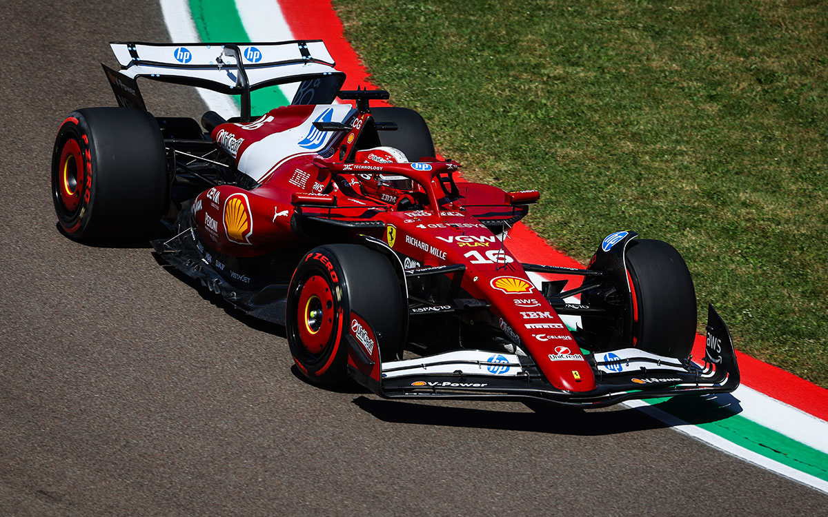 イモラ・サーキットでスクーデリア・フェラーリSF-25をドライブするシャルル・ルクレール、2025年F1エミリア・ロマーニャGP