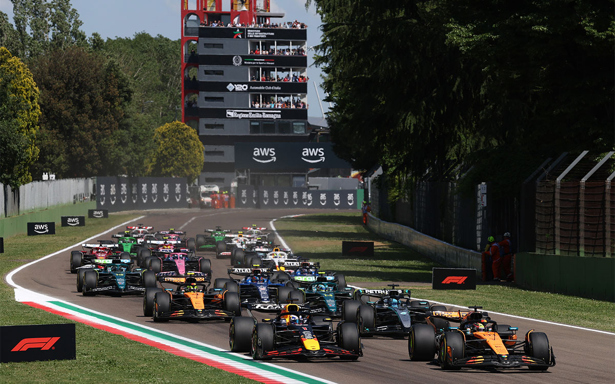 決勝レーススタート直後のイモラ・サーキットの様子、2025年5月18日(日) F1エミリア・ロマーニャGP決勝