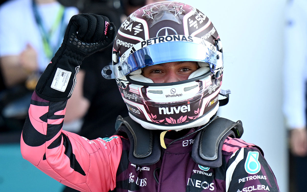 F1キャリア初のスプリントポール獲得を経てガッツポーズを取るアンドレア・キミ・アントネッリ（メルセデス）、2025年5月2日F1マイアミGPスプリント予選（マイアミ・インターナショナル・オートドローム）