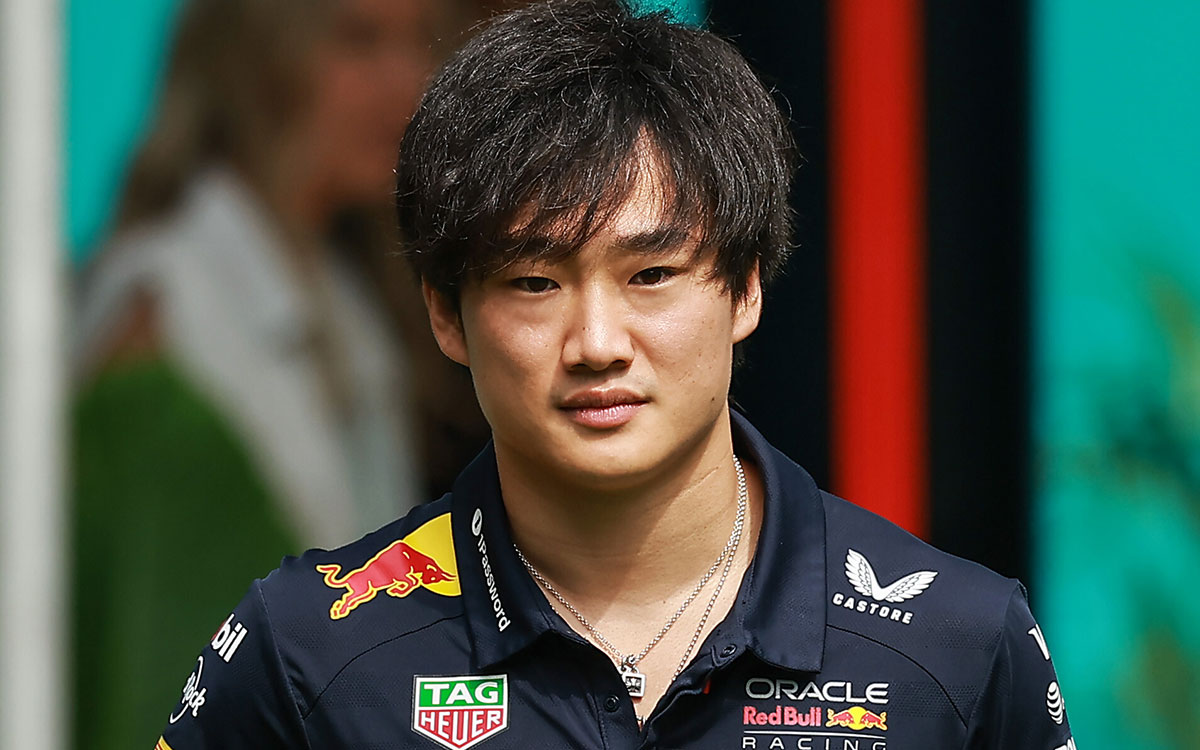 決勝前にパドックへ到着する角田裕毅(レッドブル・レーシング)、2025年5月4日(日) F1マイアミGP決勝(マイアミ・インターナショナル・オートドローム)