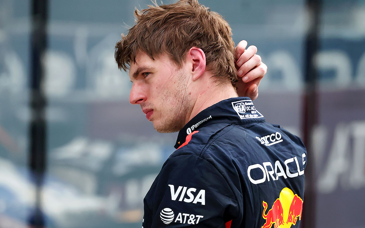 決勝後のパルクフェルメに立つ4位のマックス・フェルスタッペン（レッドブル・レーシング）、2025年5月4日(日) F1マイアミGP（マイアミ・インターナショナル・オートドローム）