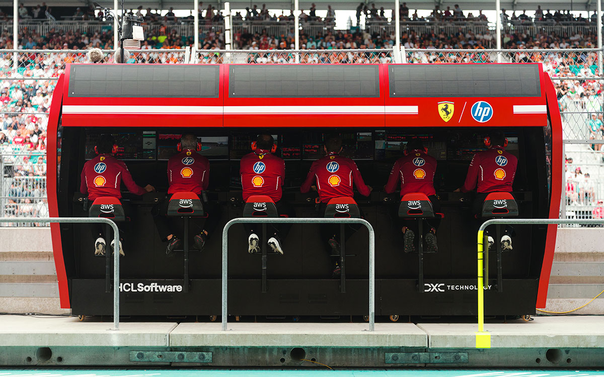 スクーデリア・フェラーリのピットウォール、2025年F1マイアミGP