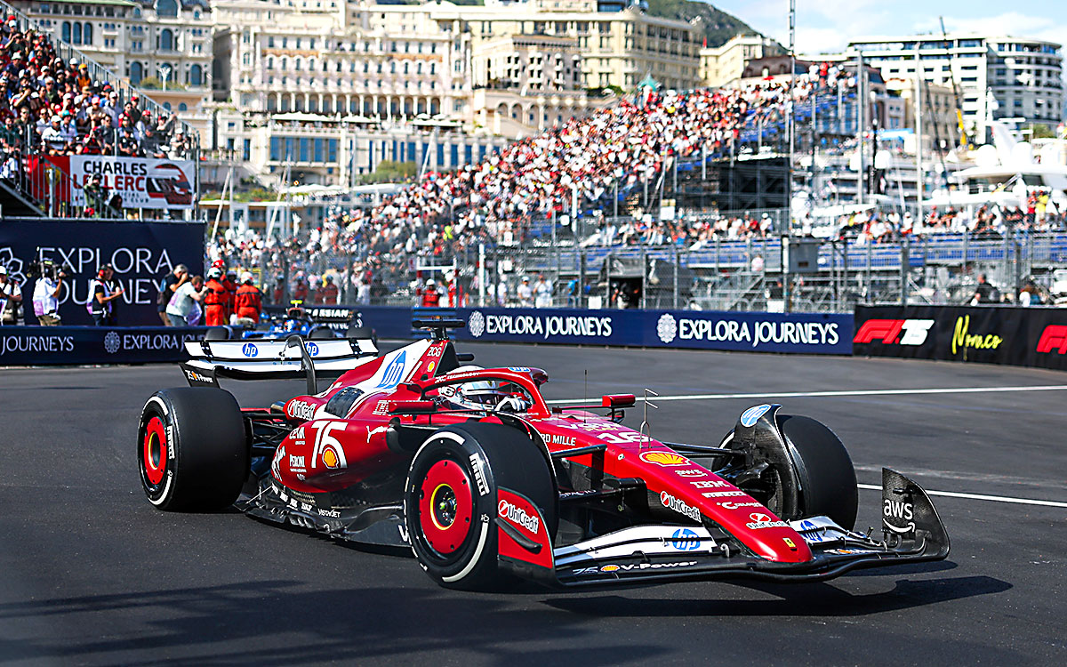 2025年F1第7戦モナコGPのフリー走行で地元モンテカルロ市街地コースを走行するシャルル・ルクレール(フェラーリ)、2025年5月23日
