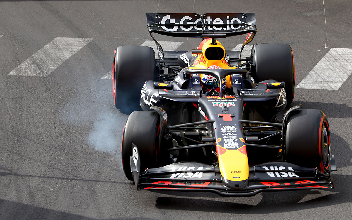 タイヤをロックアップさせるマックス・フェルスタッペン（レッドブル）、2025年5月23日(金) F1モナコGPフリー走行（モンテカルロ市街地コース）