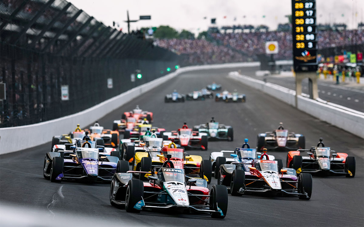 ラップをリードする佐藤琢磨（レイホール・レターマン・ラニガン・レーシング）、2025年5月25日第109回インディ500（インディアナポリス・モーター・スピードウェイ）