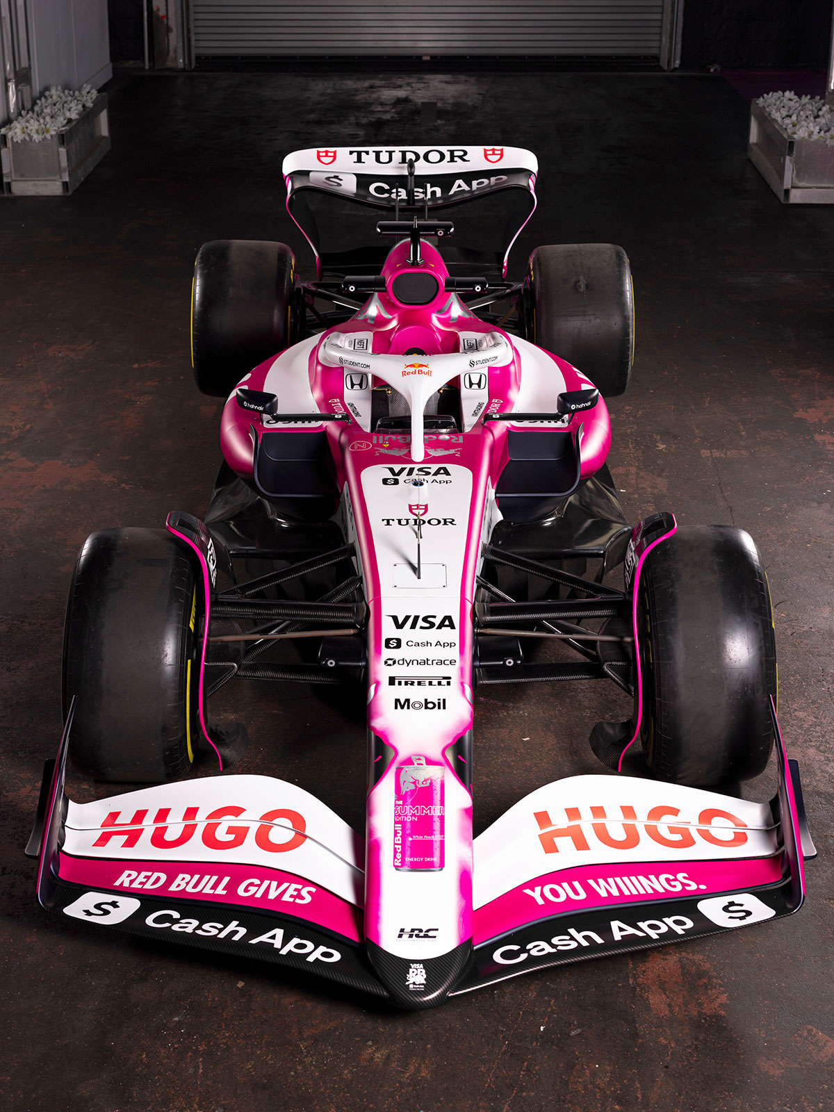 F1マイアミGPに向けてお披露目されたレーシング・ブルズ（Visa Cash App Racing Bulls）の特別カラーリング、2025年3月28日(金) マイアミ（アメリカ・フロリダ州） (3)