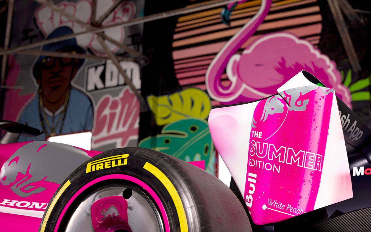 F1マイアミGPに向けてお披露目されたレーシング・ブルズ（Visa Cash App Racing Bulls）の特別カラーリング、2025年3月28日(金) マイアミ（アメリカ・フロリダ州） (1)