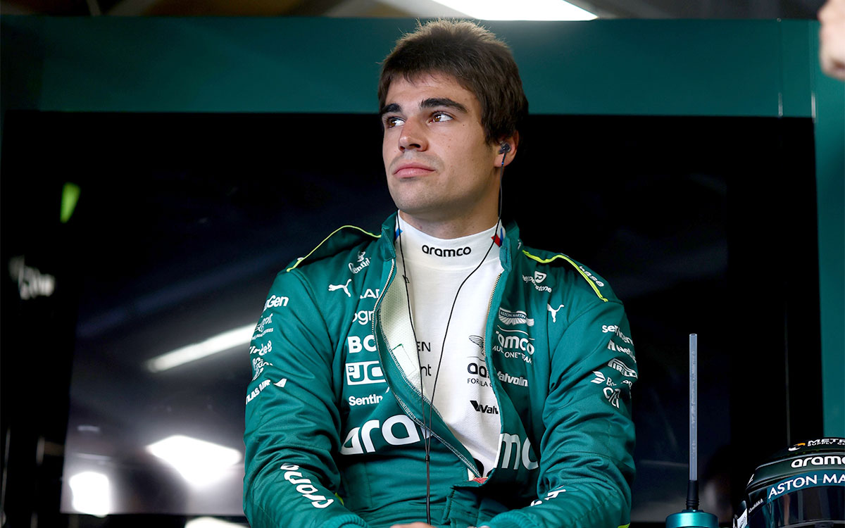 ガレージ内でセッション開始を待つランス・ストロール(アストンマーチン)、2025年5月24日(土) F1モナコGP予選(モンテカルロ市街地コース)