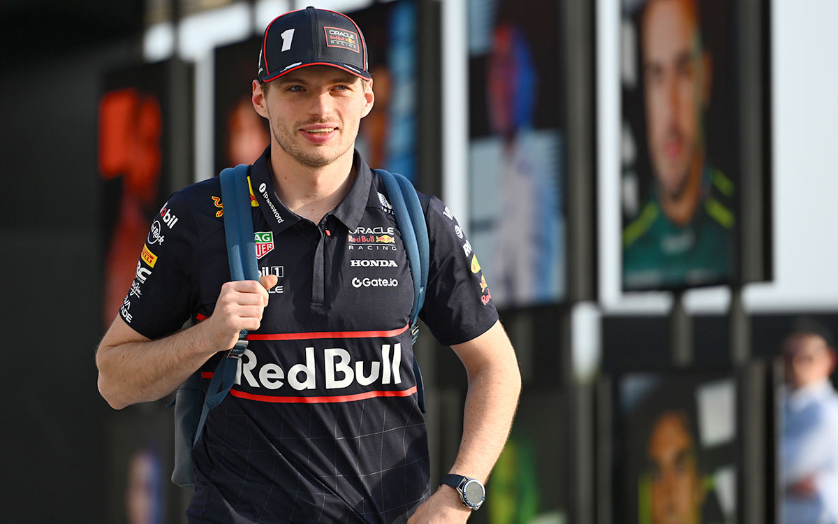 パドックに到着するマックス・フェルスタッペン(レッドブル・レーシング)、2025年4月17日(木) F1サウジアラビアGPプレビュー(ジェッダ市街地コース)