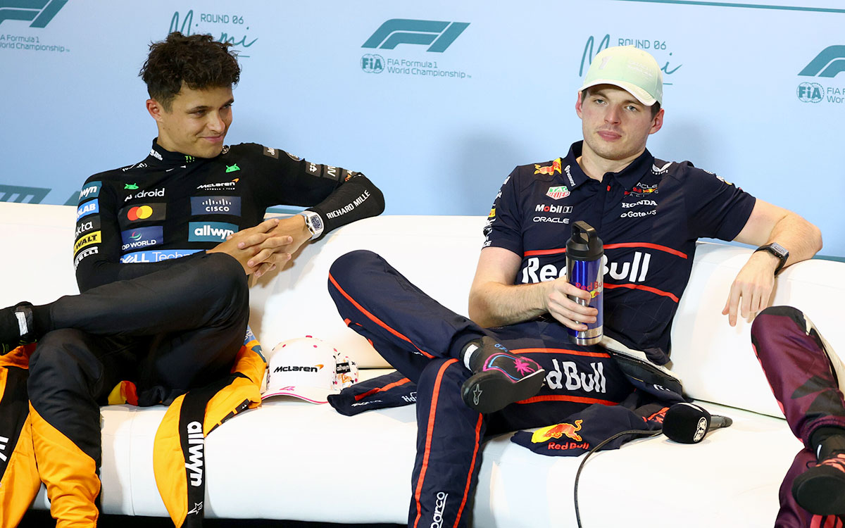 予選後の記者会見に臨むポールポジションのマックス・フェルスタッペン（レッドブル）と2番手のランド・ノリス（マクラーレン）、2025年5月3日(土) F1マイアミGP（マイアミ・インターナショナル・オートドローム） (2)