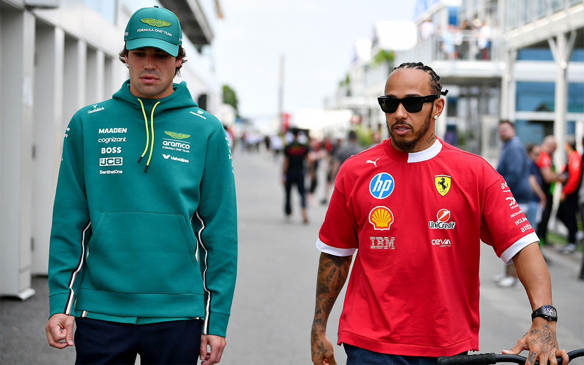 ジル・ビルヌーブ・サーキットのパドックを並んで歩くランス・ストロール（アストンマーチン）とルイス・ハミルトン（フェラーリ）、2025年6月13日F1カナダGP