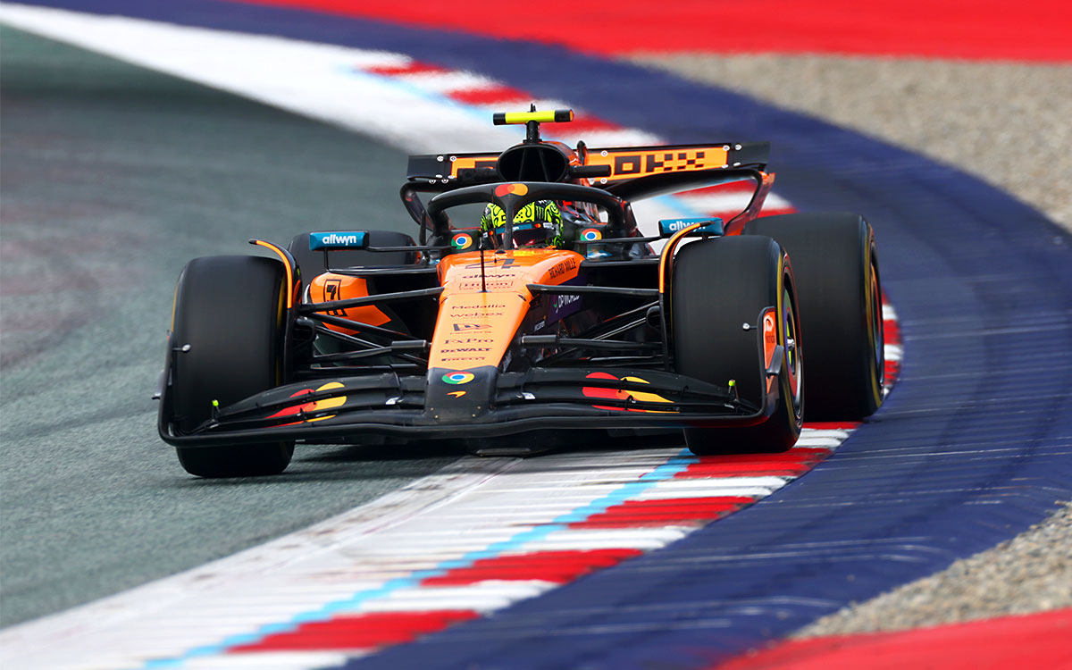 2025年F1第11戦オーストリアGPの初日フリー走行でレッドブル・リンクを走行するランド・ノリス(マクラーレン)、2025年6月27日