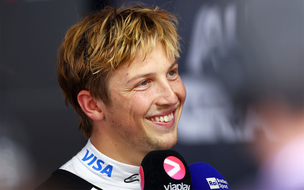 今季ベストの6番手を記録した予選後にインタビューを受けるリアム・ローソン(レーシング・ブルズ)、2025年6月28日(土) F1オーストリアGP(レッドブル・リンク)