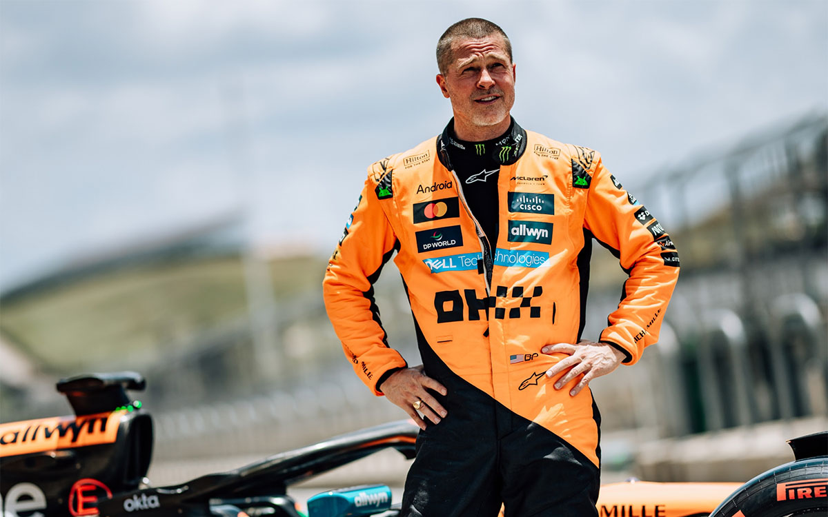 映画『F1:The Movie(邦題:F1/エフワン)』主演俳優のブラッド・ピット、2025年6月にサーキット・オブ・ジ・アメリカズ(COTA)で行われたマクラーレンMCL60のテストにて