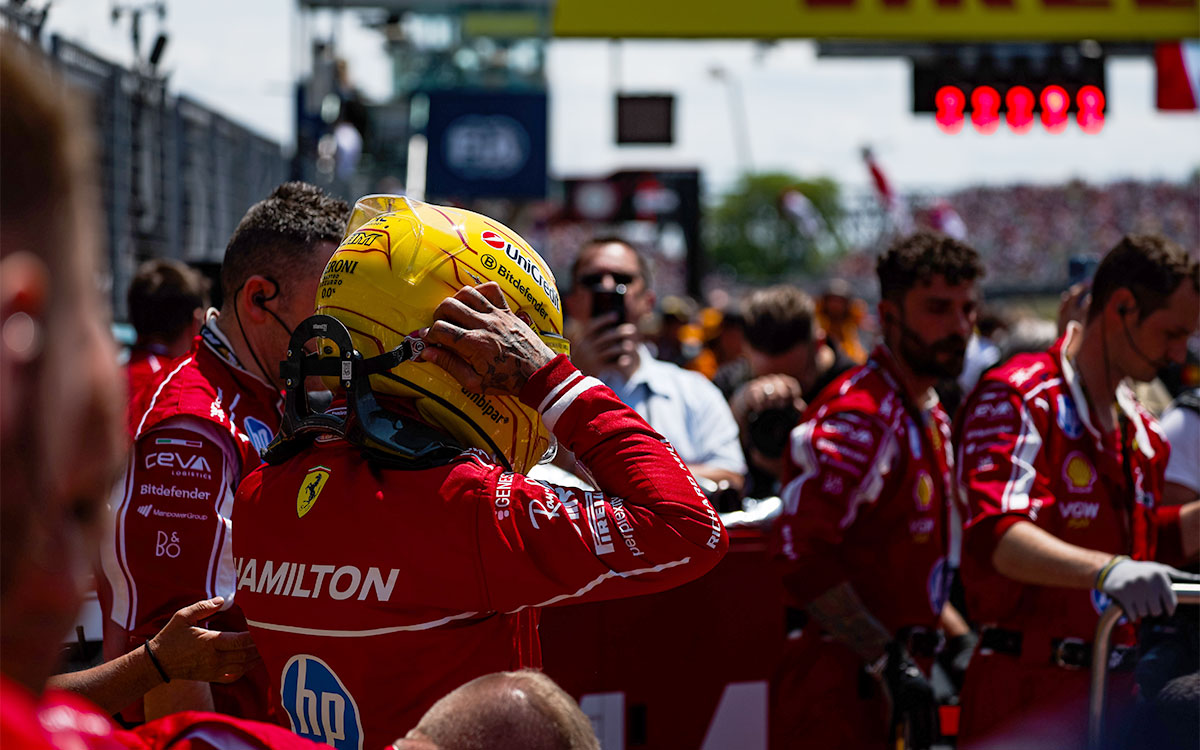 レース前のダミーグリッド上で準備をするルイス・ハミルトン（フェラーリ）、2025年6月15日(日) F1カナダGP決勝（ジル・ビルヌーブ・サーキット）