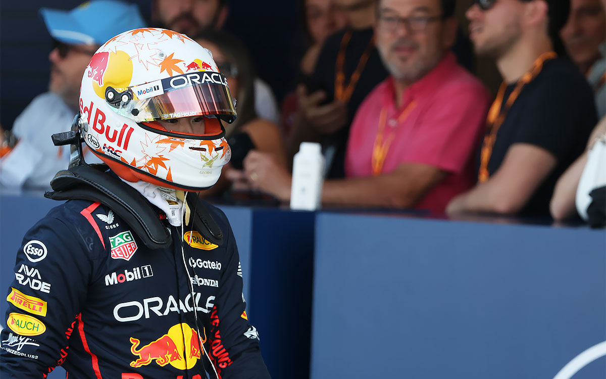 20番手でQ1敗退を喫した後、ピットレーンを歩く角田裕毅（レッドブル・レーシング）、2025年5月31日(土) F1スペインGP予選（カタルーニャ・サーキット）