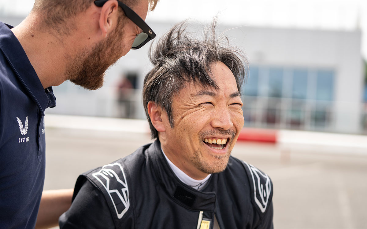 ハースの小松礼雄代表、2025年に英国シルバーストン・サーキットで行われたF1マシン初ドライブのための非公開シェイクダウンにて