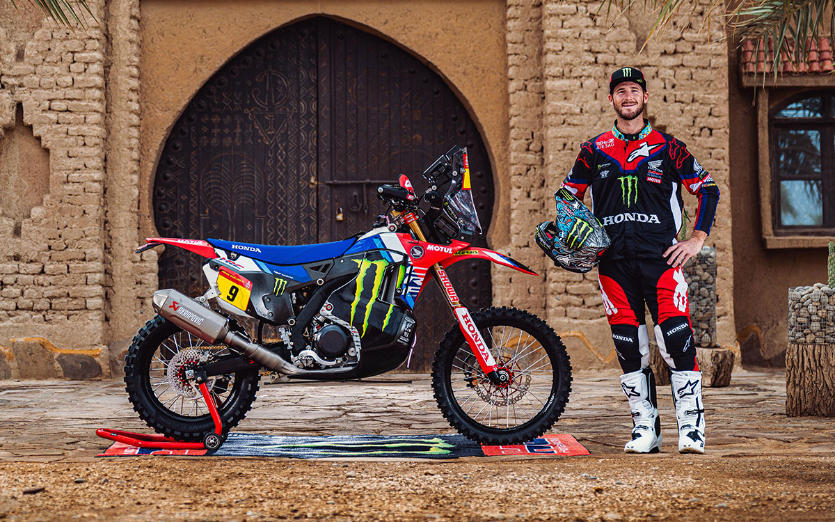ダカールラリー2024で2度目の優勝を果たしたリッキー・ブラベックとホンダのラリーマシン「CRF450」