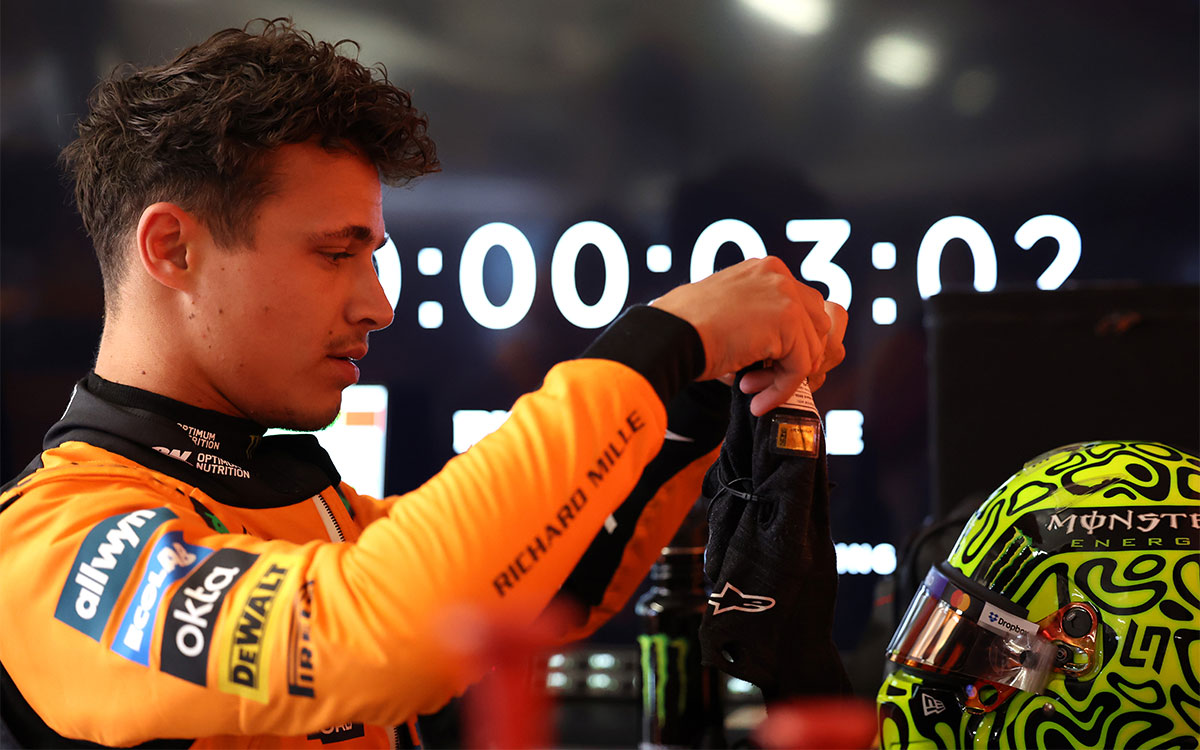 ガレージ内で走行準備をするランド・ノリス（マクラーレン）、2025年F1カナダGP