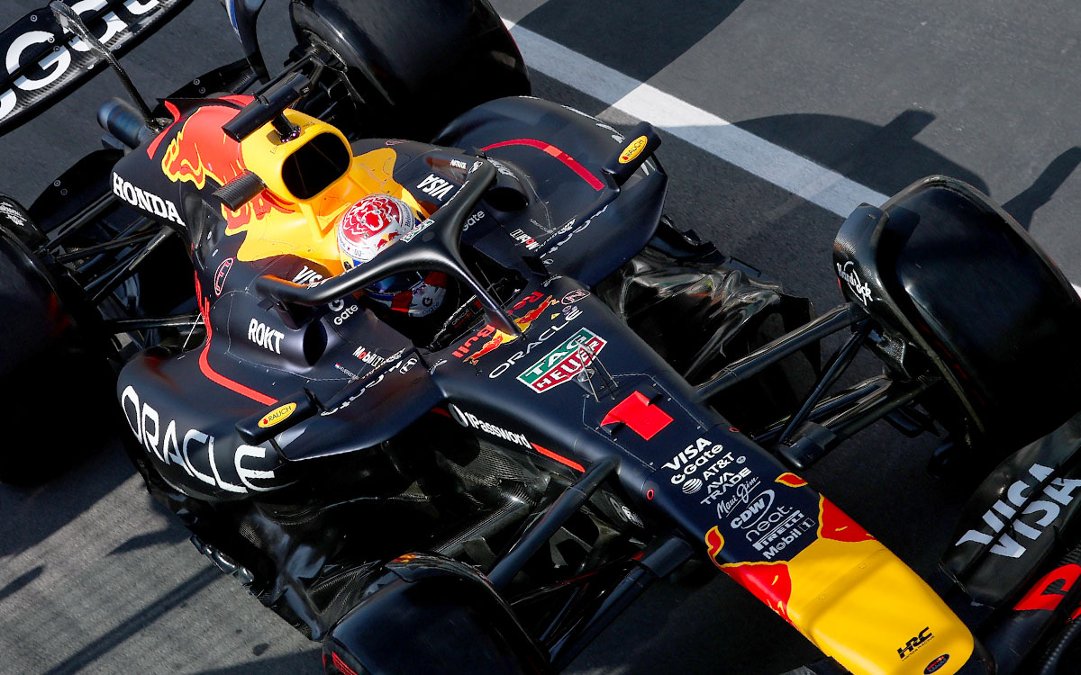 予選中にピットレーンを走行するマックス・フェルスタッペン(レッドブル)、2025年6月14日(土) F1カナダGP(ジル・ビルヌーブ・サーキット)