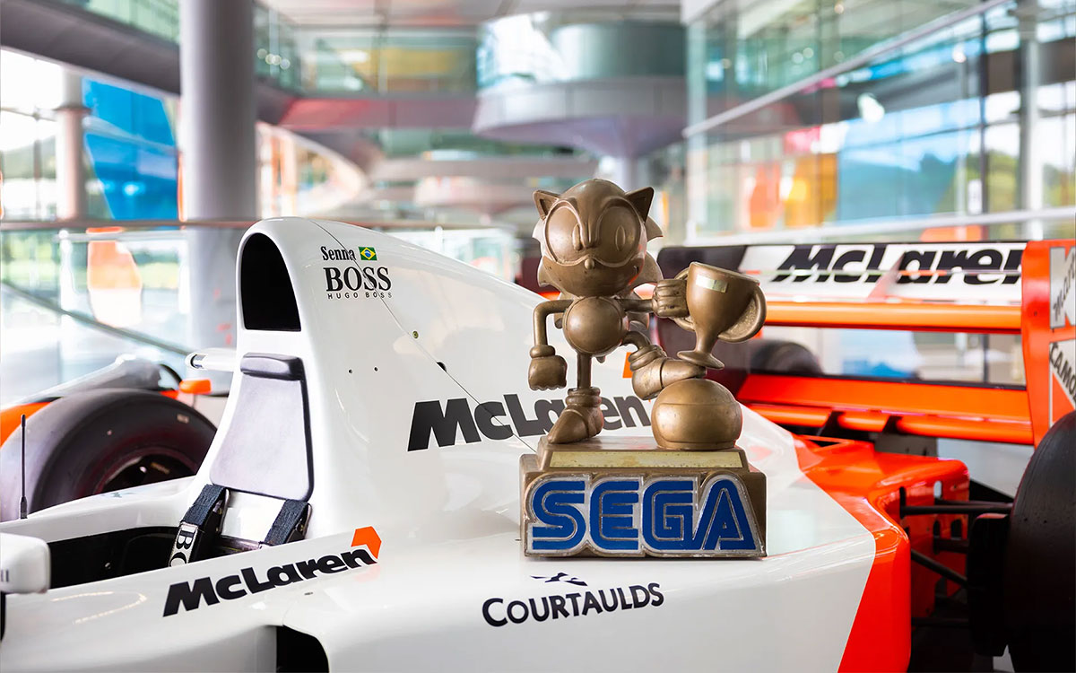 1993年のF1ヨーロッパGP(通称ソニック・グランプリ)で、当時マクラーレンに所属していたアイルトン・セナ授与された“ソニック・トロフィー”