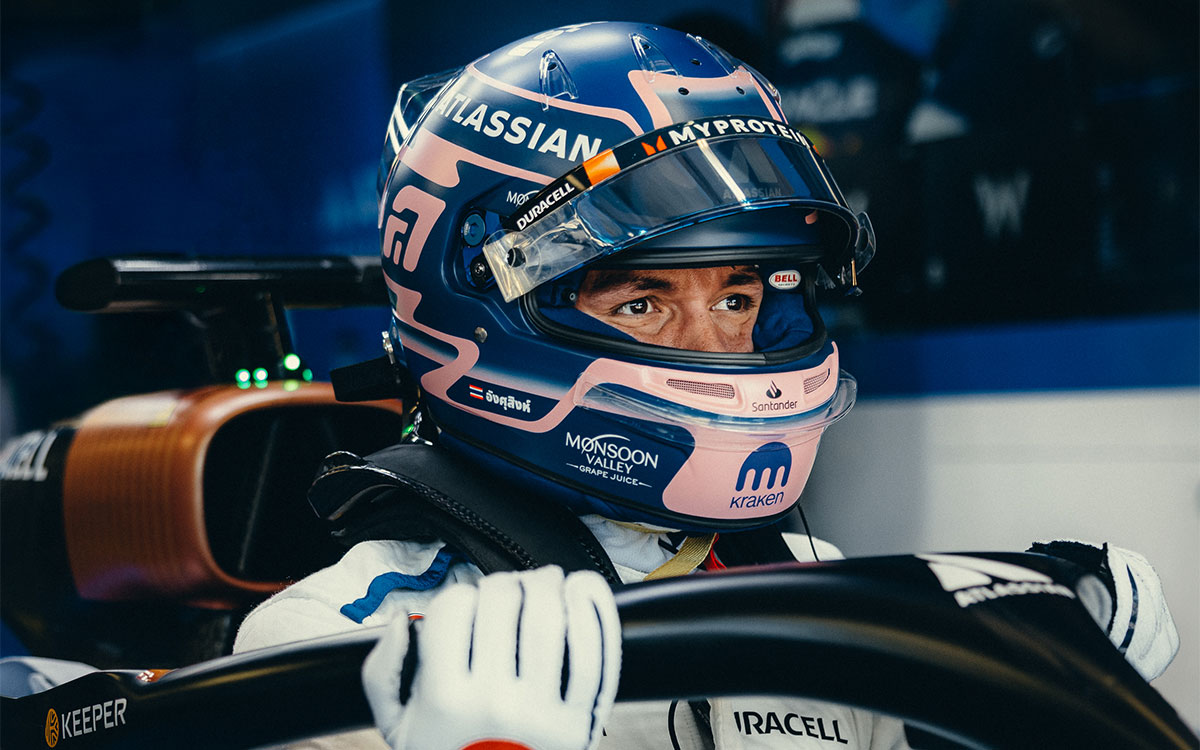 ガレージ内でクルマから降りるアレックス・アルボン(ウィリアムズ)、2025年5月24日(土) F1モナコGP予選(モンテカルロ市街地コース)
