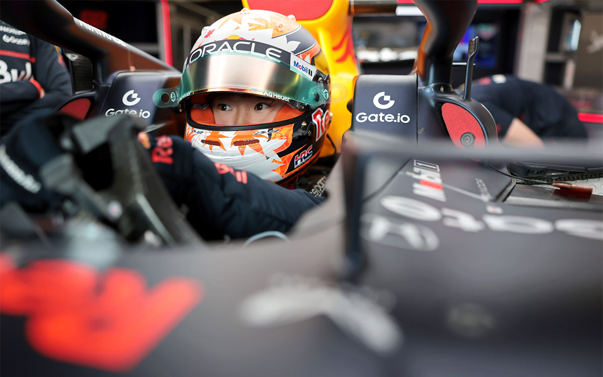 ガレージ内でシート合わせを行う角田裕毅（レッドブル・レーシング）、2025年6月12日(木) F1カナダGP（ジル・ビルヌーブ・サーキット）