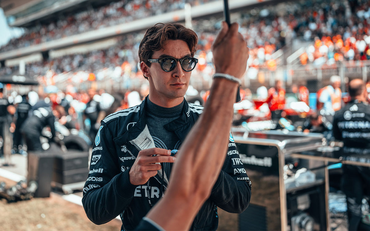 レースに向けて準備するジョージ・ラッセル（メルセデス）は、2025年6月1日(日) F1スペインGP決勝（カタロニア・サーキット）