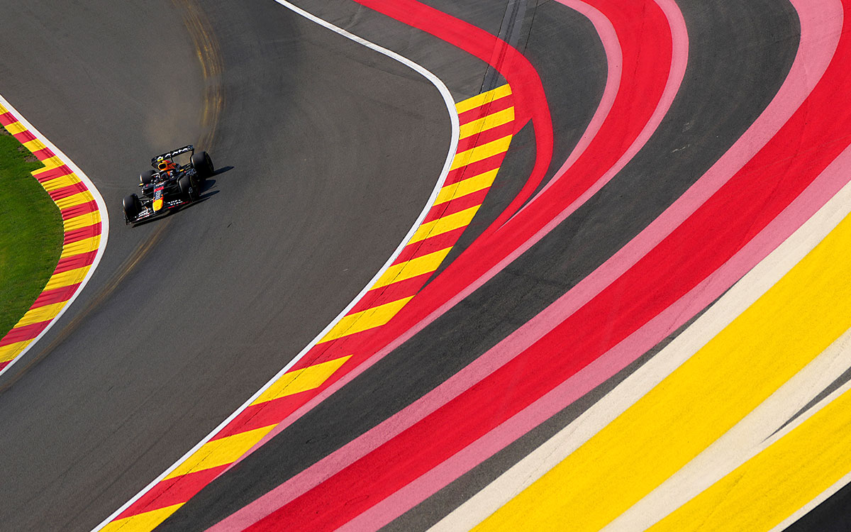 2025年F1第13戦ベルギーGPの予選で、RB21をドライブする角田裕毅(レッドブル)、2025年7月26日スパ・フランコルシャン