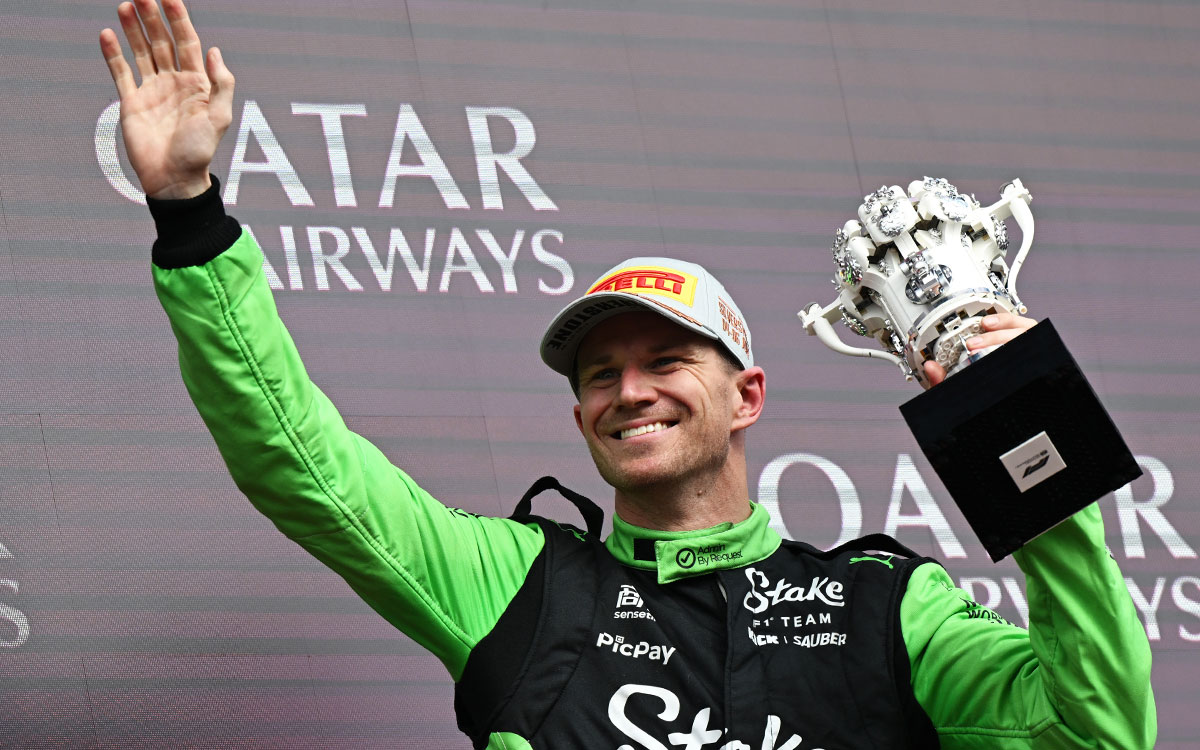 キャリア初の表彰台で3位トロフィーを手にするニコ・ヒュルケンベルグ（ザウバー）、2025年7月6日F1イギリスGP シルバーストン・サーキット (5)